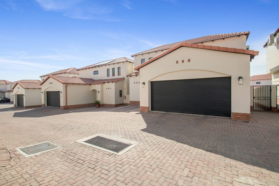To Let 3 Bedroom Property for Rent in Lonehill Gauteng