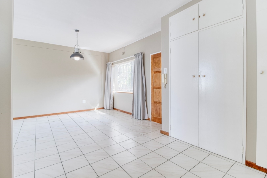 To Let 2 Bedroom Property for Rent in Linden Gauteng