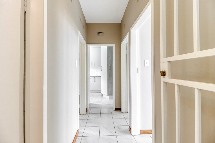 To Let 2 Bedroom Property for Rent in Linden Gauteng