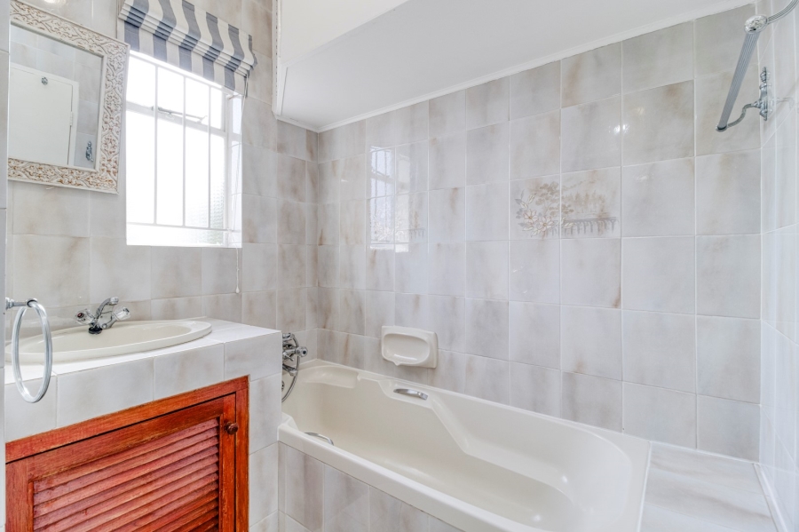 To Let 2 Bedroom Property for Rent in Linden Gauteng