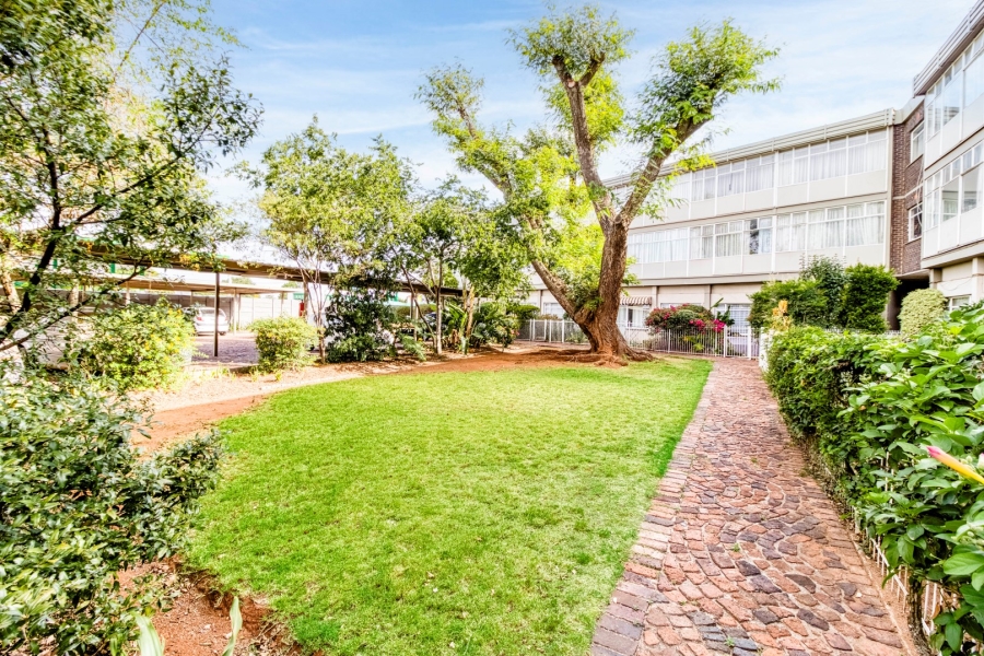 To Let 2 Bedroom Property for Rent in Linden Gauteng