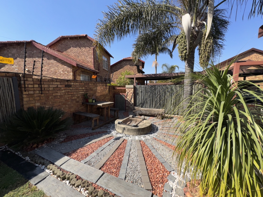 To Let 3 Bedroom Property for Rent in Wilgeheuwel Gauteng