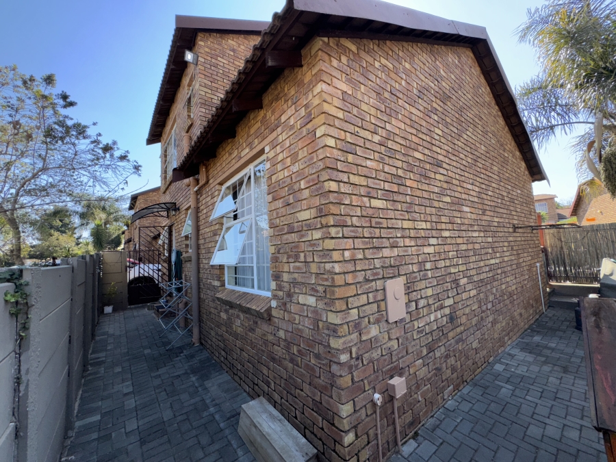 To Let 3 Bedroom Property for Rent in Wilgeheuwel Gauteng