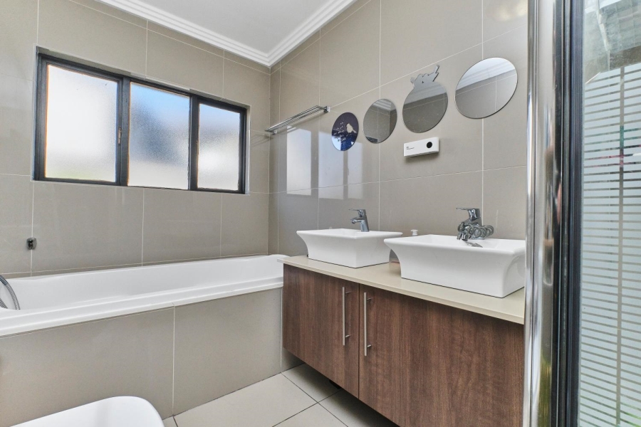 3 Bedroom Property for Sale in Barbeque Downs Gauteng