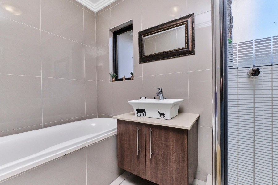 3 Bedroom Property for Sale in Barbeque Downs Gauteng