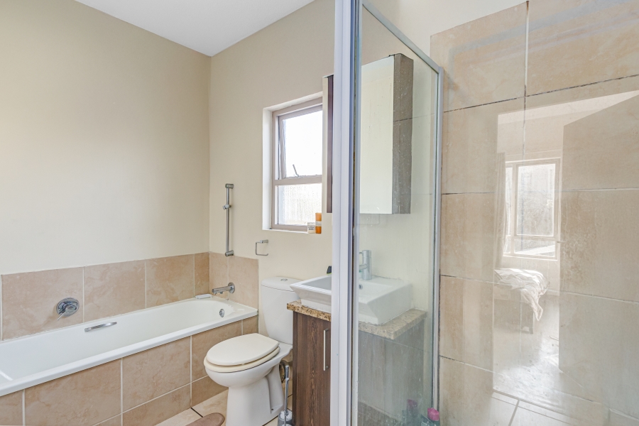 1 Bedroom Property for Sale in Lonehill Gauteng