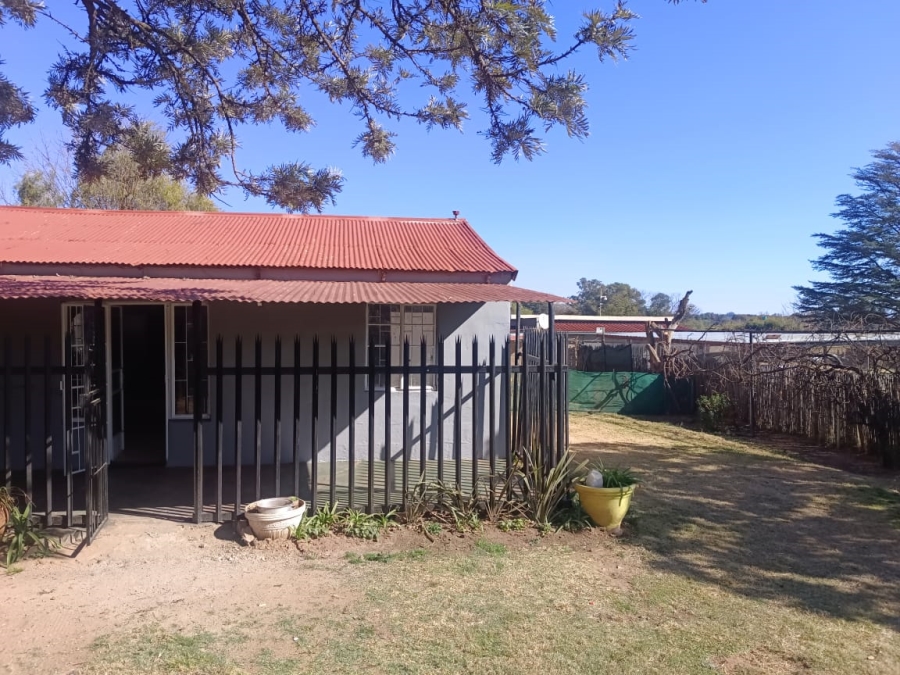 To Let 2 Bedroom Property for Rent in Loumarina A H Gauteng