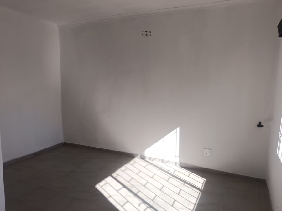 To Let 2 Bedroom Property for Rent in Loumarina A H Gauteng