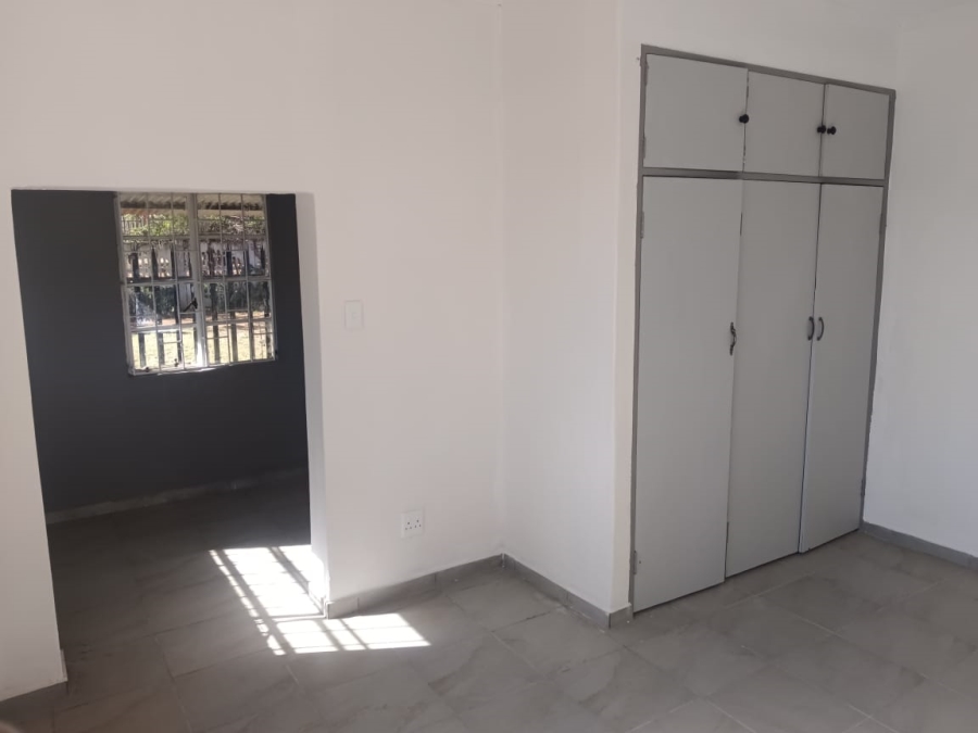 To Let 2 Bedroom Property for Rent in Loumarina A H Gauteng