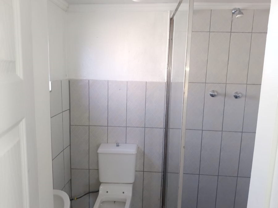 To Let 2 Bedroom Property for Rent in Loumarina A H Gauteng