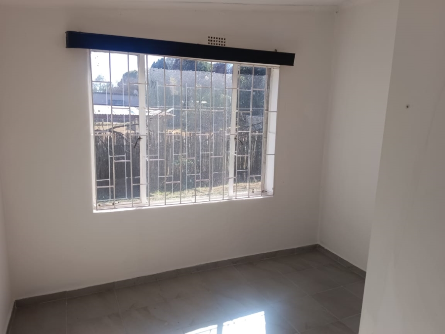 To Let 2 Bedroom Property for Rent in Loumarina A H Gauteng