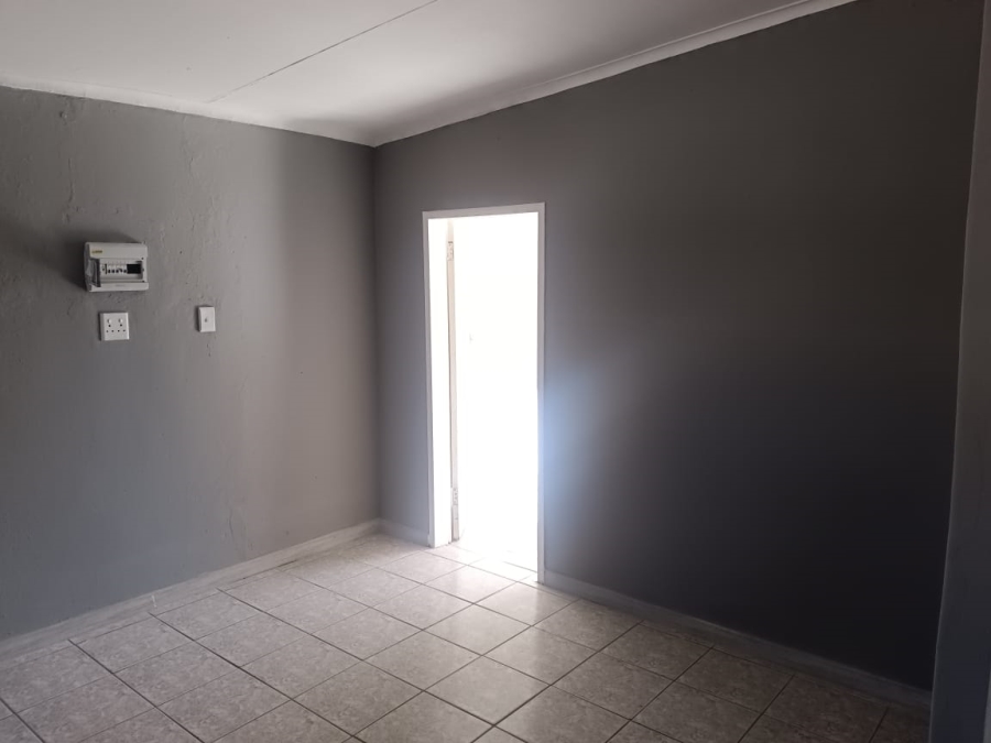 To Let 2 Bedroom Property for Rent in Loumarina A H Gauteng