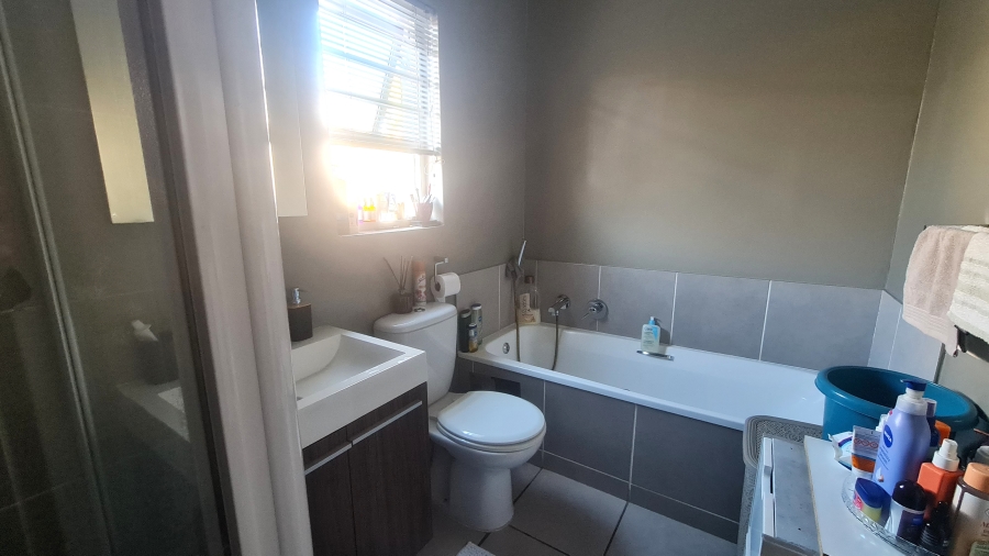 To Let 1 Bedroom Property for Rent in Bryanston Gauteng