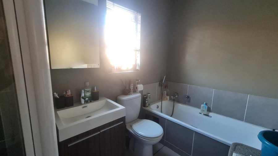 To Let 1 Bedroom Property for Rent in Bryanston Gauteng