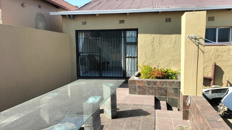 6 Bedroom Property for Sale in Newclare Gauteng