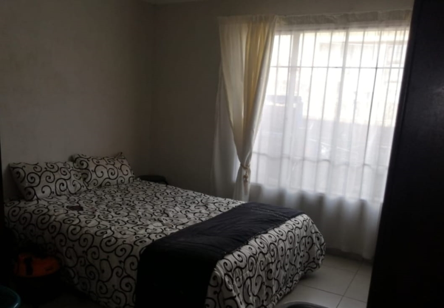 6 Bedroom Property for Sale in Newclare Gauteng