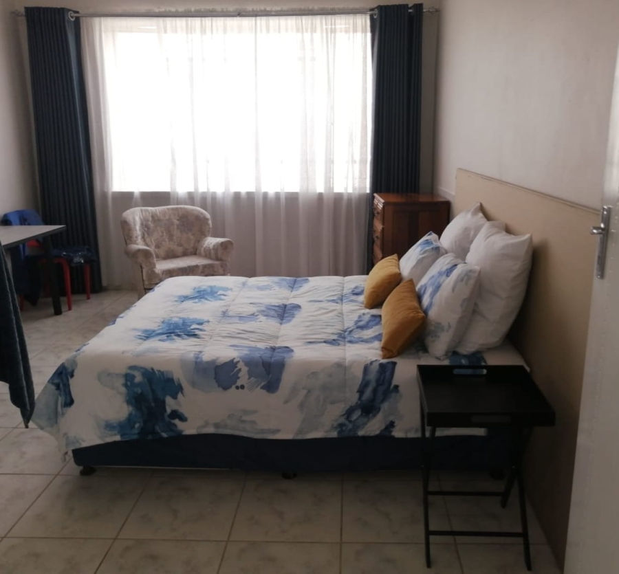 6 Bedroom Property for Sale in Newclare Gauteng