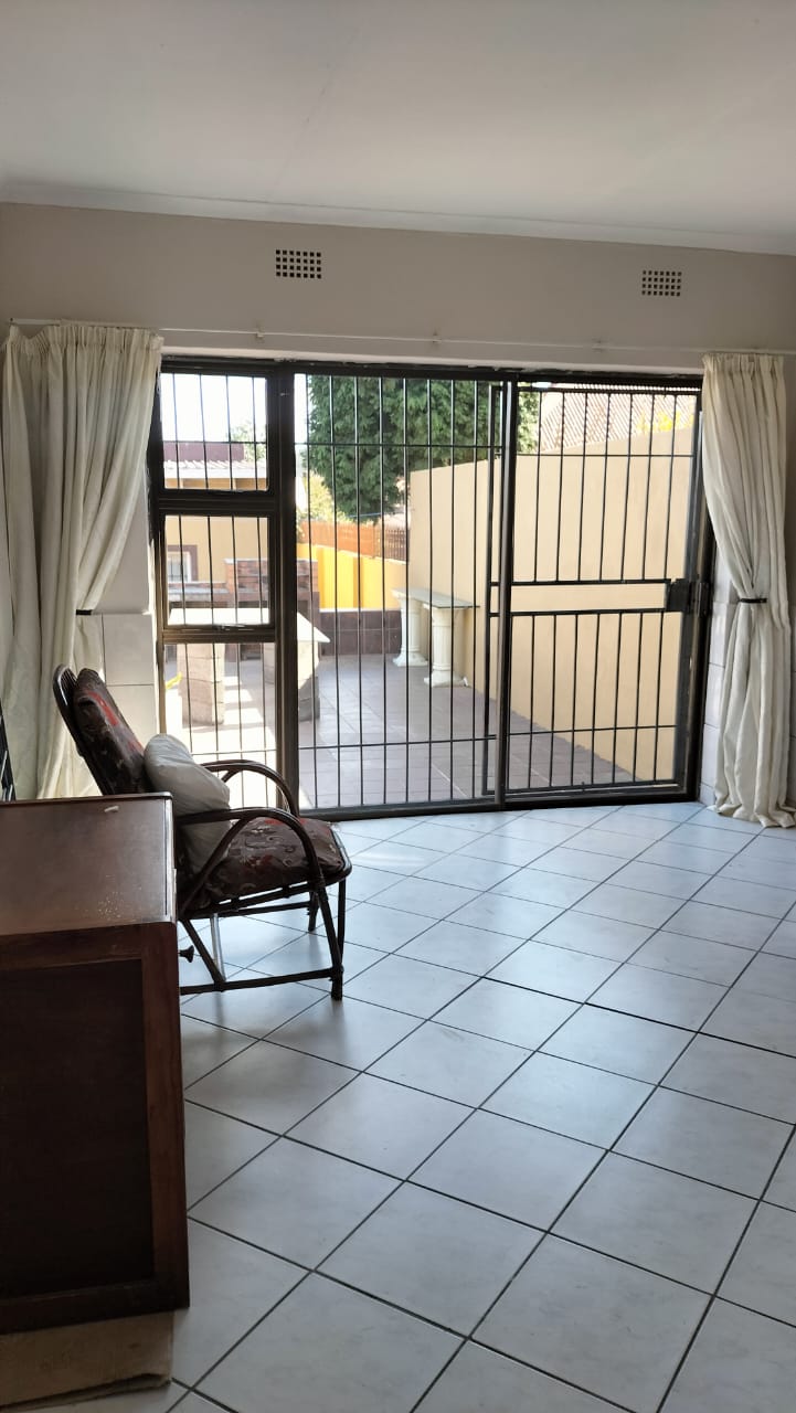 6 Bedroom Property for Sale in Newclare Gauteng