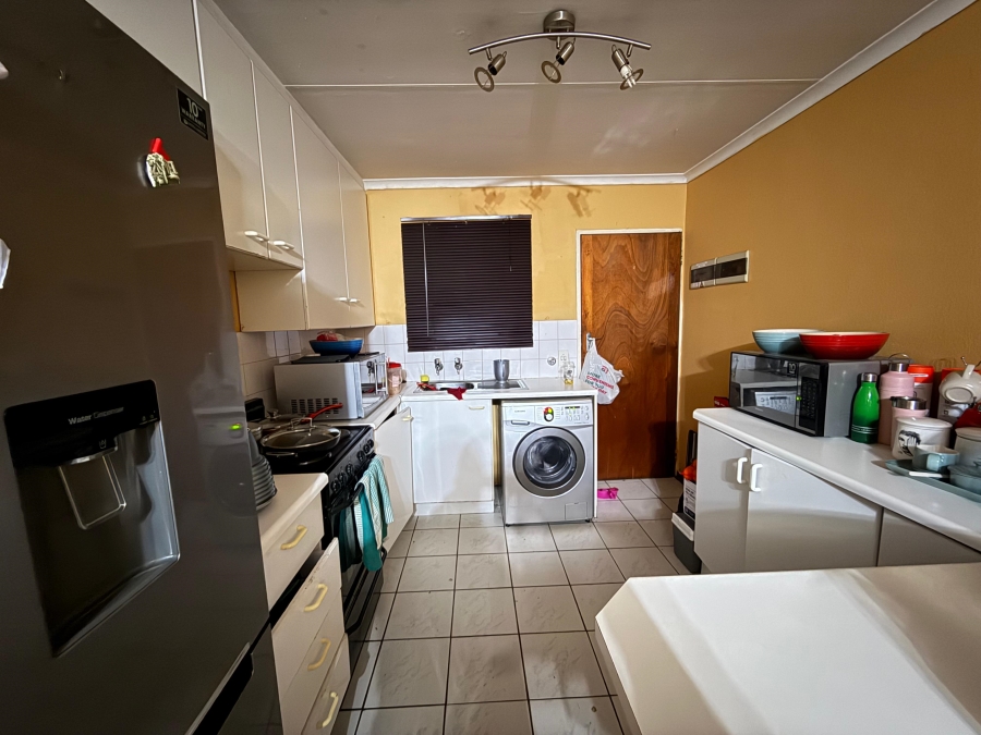 2 Bedroom Property for Sale in Carenvale Gauteng