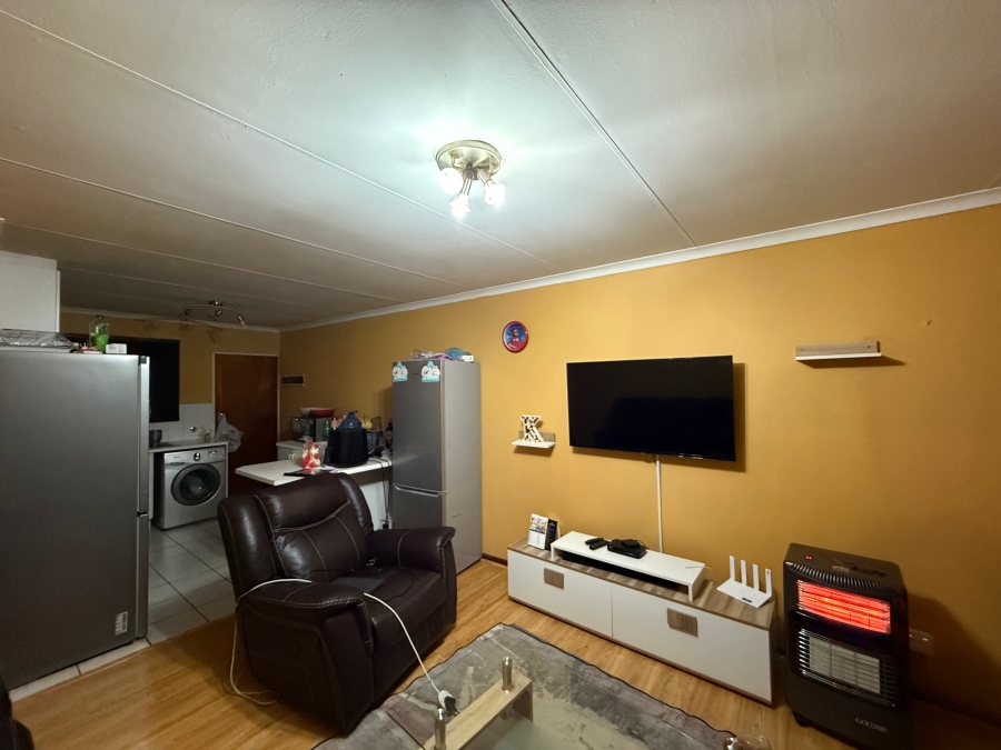 2 Bedroom Property for Sale in Carenvale Gauteng