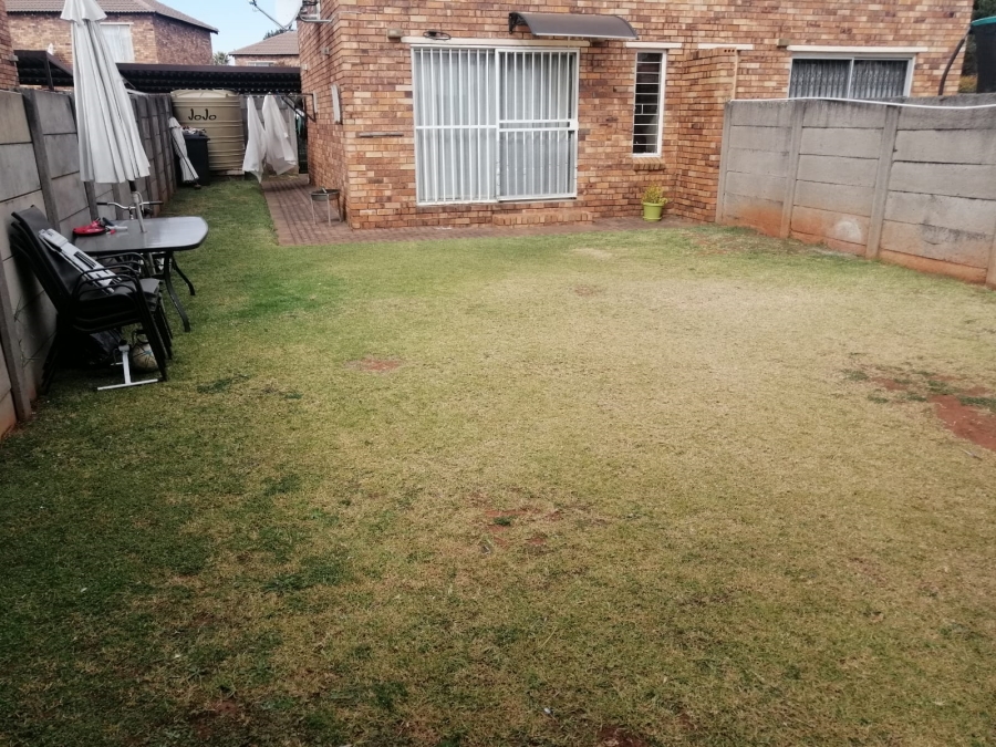To Let 2 Bedroom Property for Rent in Florida Glen Gauteng