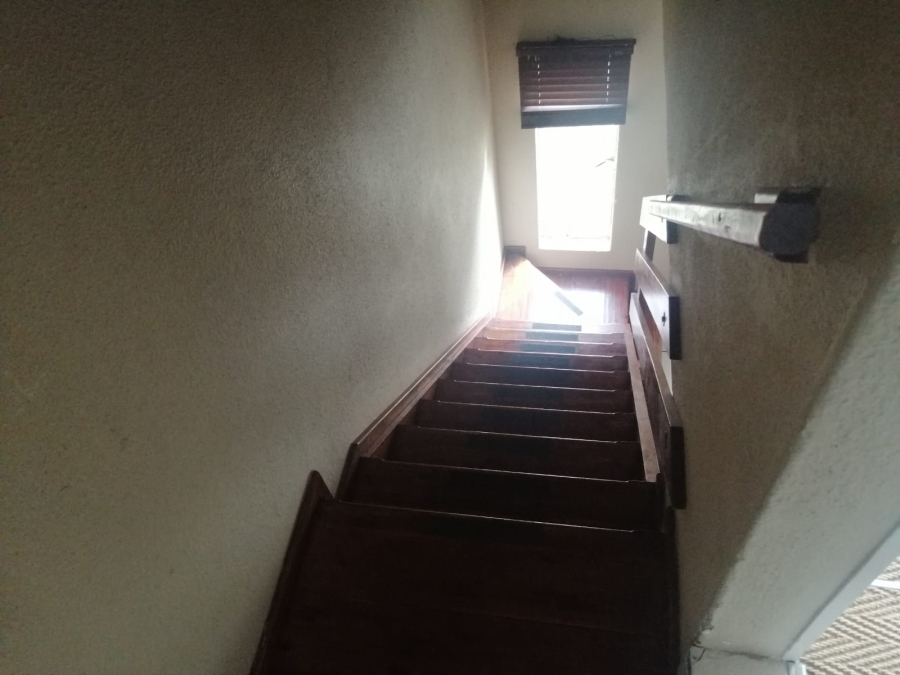To Let 2 Bedroom Property for Rent in Florida Glen Gauteng