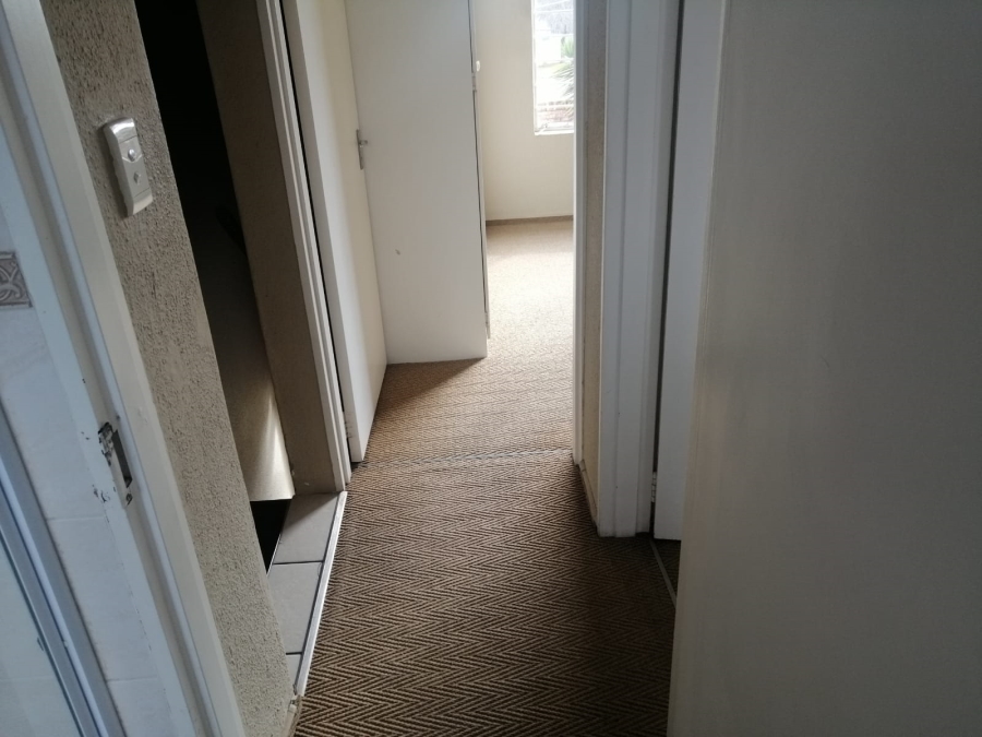To Let 2 Bedroom Property for Rent in Florida Glen Gauteng