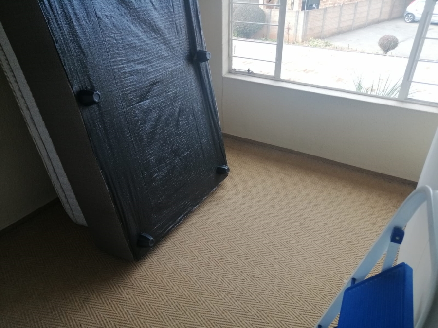 To Let 2 Bedroom Property for Rent in Florida Glen Gauteng