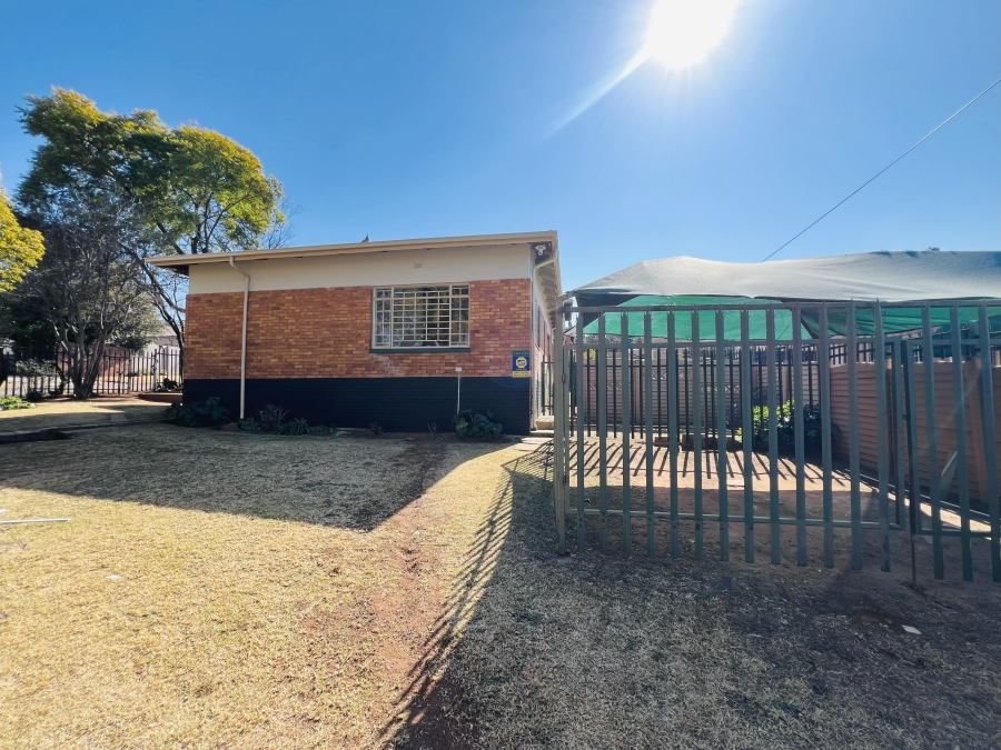 To Let 3 Bedroom Property for Rent in Discovery Gauteng