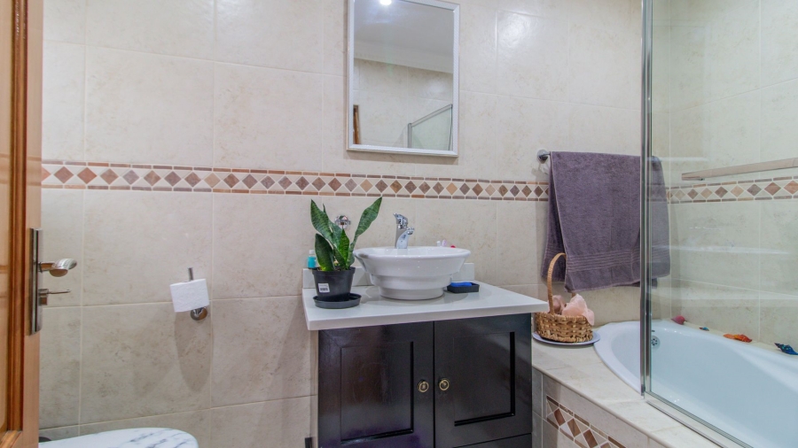 4 Bedroom Property for Sale in Bassonia Gauteng