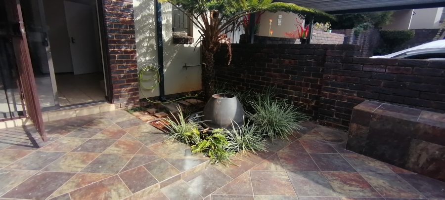 To Let 2 Bedroom Property for Rent in Sugar Bush Estate Gauteng
