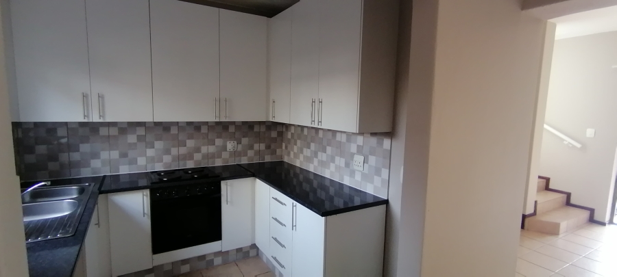 To Let 2 Bedroom Property for Rent in Sugar Bush Estate Gauteng