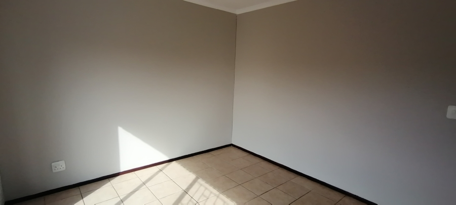 To Let 2 Bedroom Property for Rent in Sugar Bush Estate Gauteng