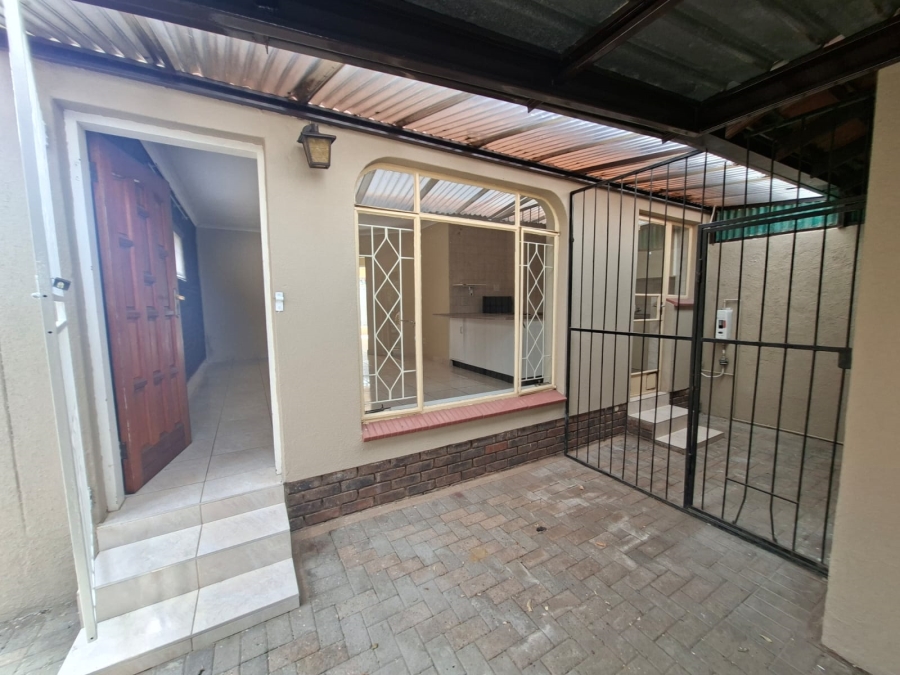 2 Bedroom Property for Sale in Rant En Dal Gauteng