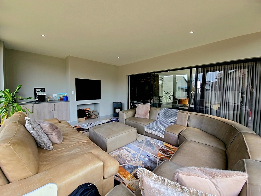4 Bedroom Property for Sale in Midstream Meadows Gauteng