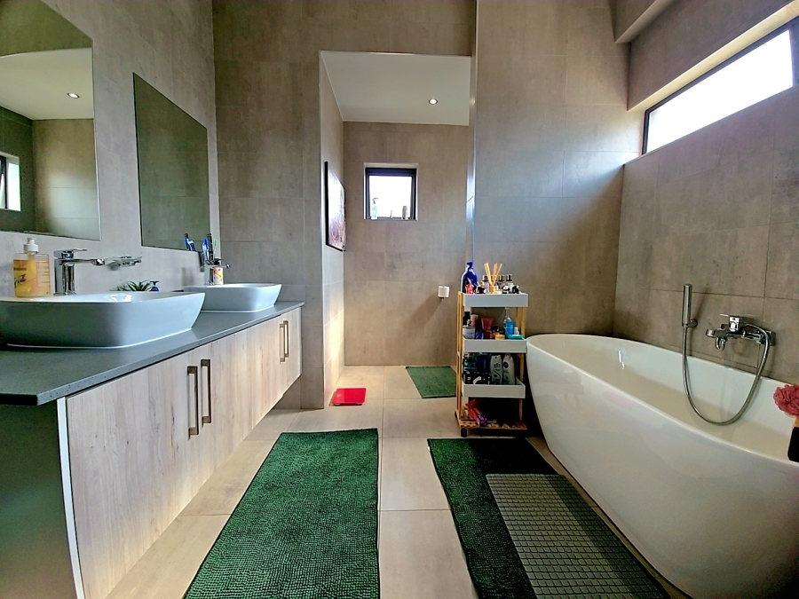 4 Bedroom Property for Sale in Midstream Meadows Gauteng