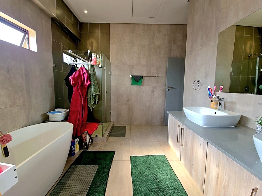 4 Bedroom Property for Sale in Midstream Meadows Gauteng