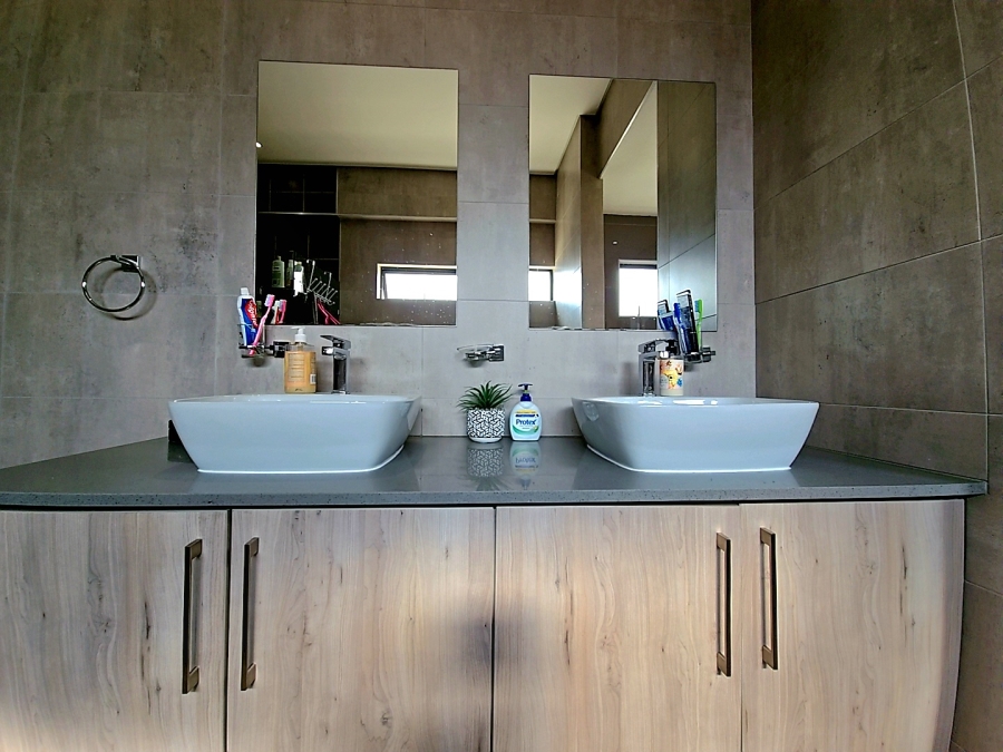 4 Bedroom Property for Sale in Midstream Meadows Gauteng