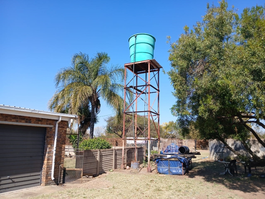 6 Bedroom Property for Sale in Bultfontein A H Gauteng