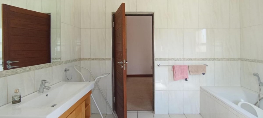 5 Bedroom Property for Sale in Mooikloof Glen Gauteng