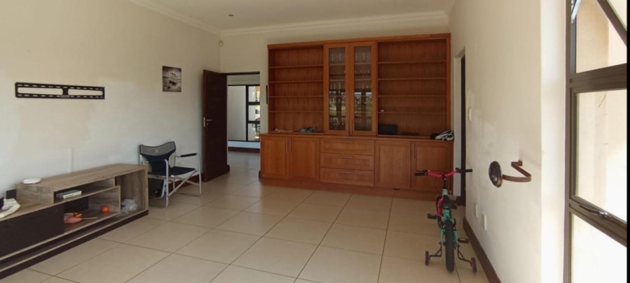 5 Bedroom Property for Sale in Mooikloof Glen Gauteng