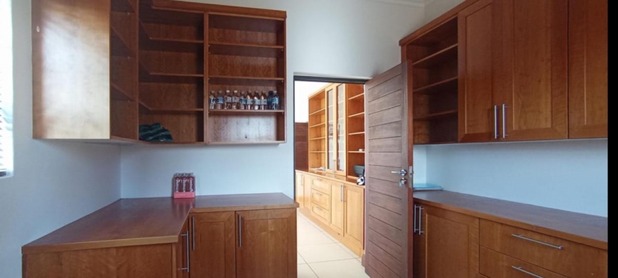 5 Bedroom Property for Sale in Mooikloof Glen Gauteng