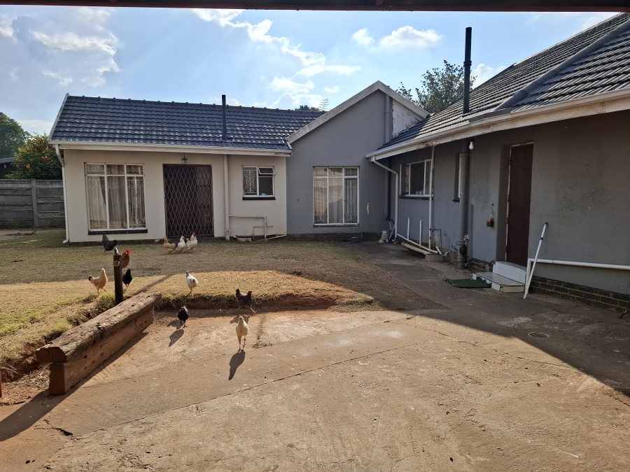5 Bedroom Property for Sale in Birchleigh Gauteng