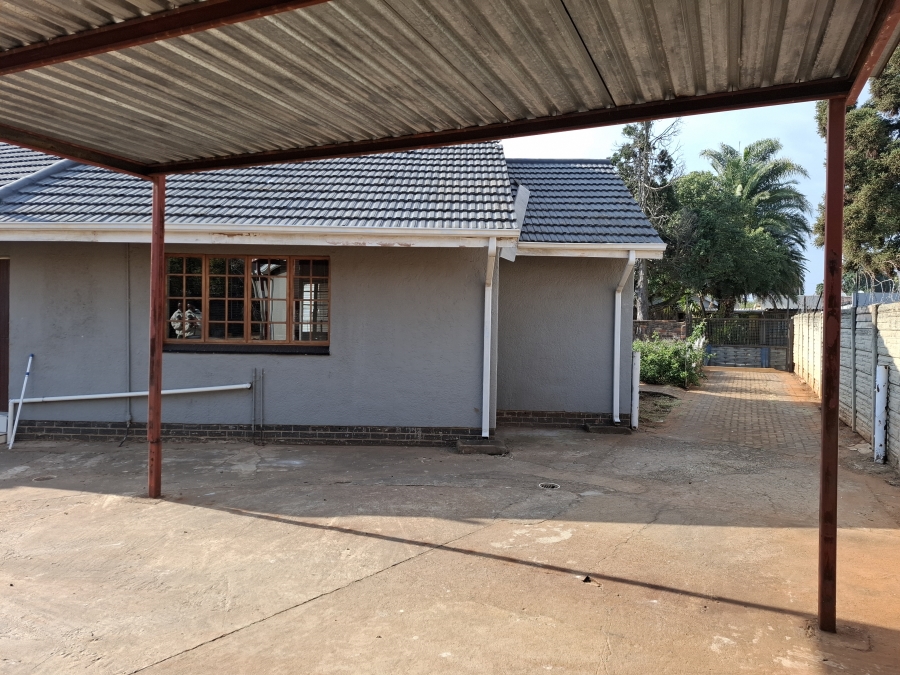 5 Bedroom Property for Sale in Birchleigh Gauteng