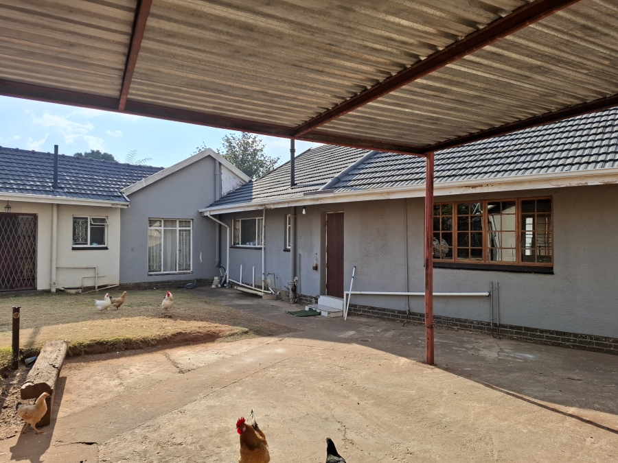 5 Bedroom Property for Sale in Birchleigh Gauteng