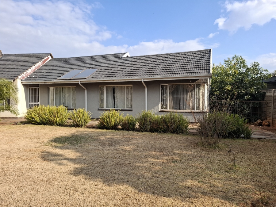 5 Bedroom Property for Sale in Birchleigh Gauteng