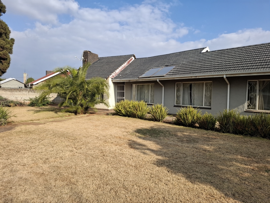 5 Bedroom Property for Sale in Birchleigh Gauteng