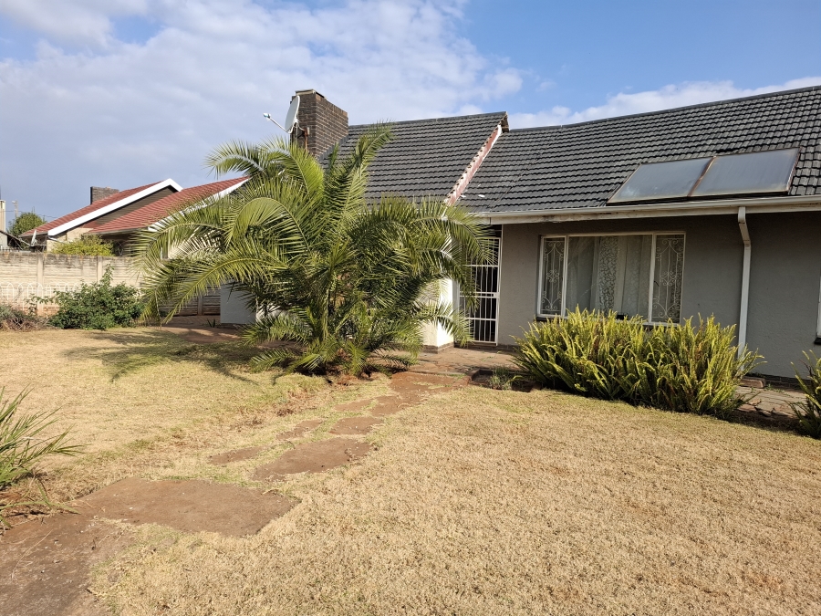 5 Bedroom Property for Sale in Birchleigh Gauteng
