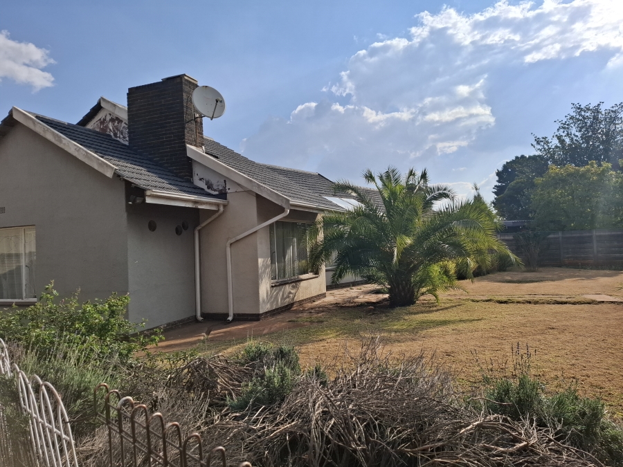 5 Bedroom Property for Sale in Birchleigh Gauteng