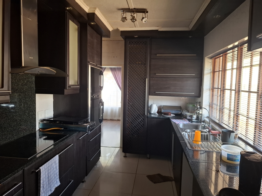 5 Bedroom Property for Sale in Birchleigh Gauteng